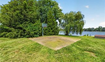 15526 Evans Rd, Basehor, KS 66007