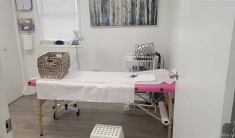 365 Broadway, Amityville, NY 11701