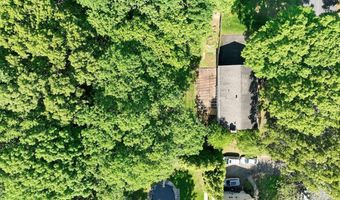 17 Twin Lakes Dr, Airmont, NY 10952