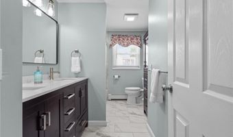 2 Dogwood Dr, Cranston, RI 02921