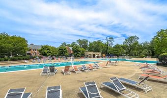 6613 10TH St A2, Alexandria, VA 22307