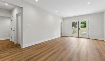 6101 BERKSHIRE Dr, Bethesda, MD 20814