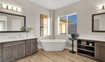 17066 Takipi Rd, Apple Valley, CA 92307