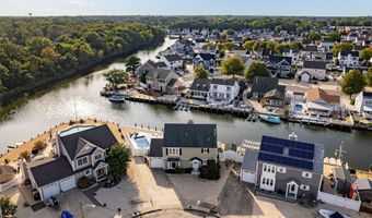 96 Windjammer Ct, Bayville, NJ 08721