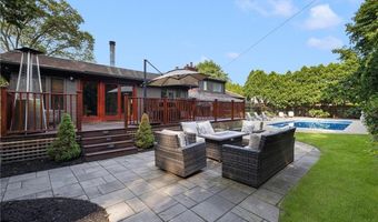 788 Namquid Dr, Warwick, RI 02888