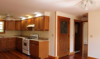 126 Chestnut St, Branford, CT 06405