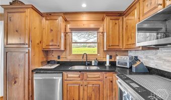 928 Hawkins Rd, Homer, GA 30547