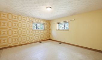 21 Daggett Rd, Attleboro, MA 02703