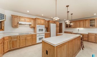 412 E Meadowlark Cir, Brandon, SD 57005