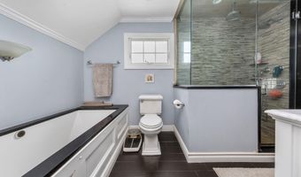25 Meadow Ln, Amityville, NY 11701