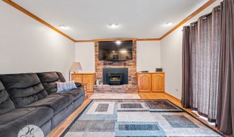 630 Oceola Dr, Algonquin, IL 60102