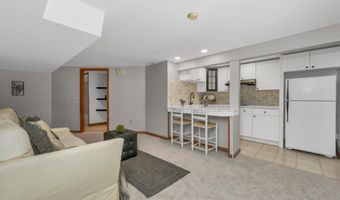 82 Pilgrim Dr, Bedford, NH 03110