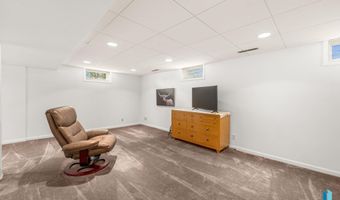 113 S 5th Ave, Brandon, SD 57005