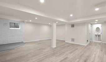 8815 TUCKERMAN Ln, Potomac, MD 20854