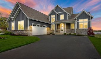 40561 N Newport Dr, Antioch, IL 60002
