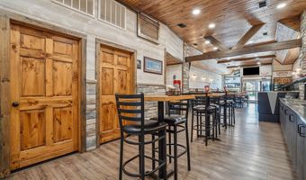 108 W 1st, Dyersville, IA 52040
