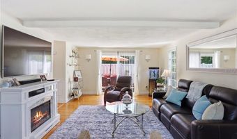 34 Brooks Farm Dr, Bristol, RI 02809