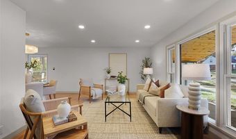 827 Woodruff Dr, Ballwin, MO 63011