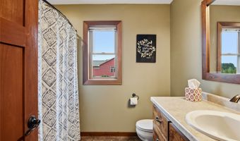 623 Autumn Dr, Altoona, WI 54720