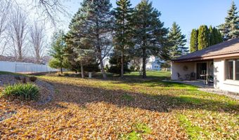 8 FIESTA Ct E, Appleton, WI 54911