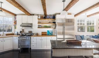 10 Pepperidge Ln, Amagansett, NY 11930