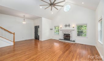 602 Hidden Springs Dr, Asheville, NC 28804