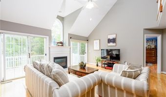 83 Fox Holw 83, Avon, CT 06001