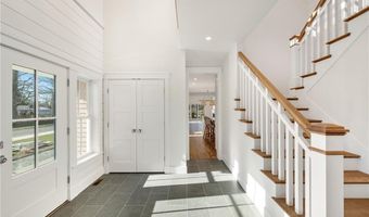 1 Knowlton Ct, Bristol, RI 02809