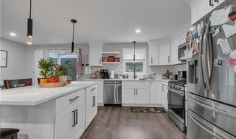 8 Gale Ct, North Providence, RI 02904