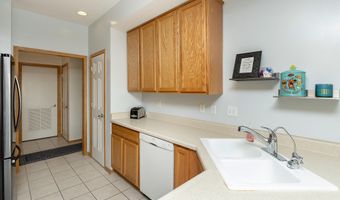 921 10th St, Altoona, IA 50009