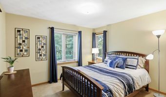 825 Queenswood Ct, Indianapolis, IN 46217