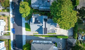 17 Everett St, Newport, RI 02840