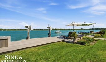 206 Edgewater Dr, Algonac, MI 48001