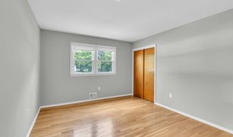 4 Michele Dr, Middletown, NJ 07748