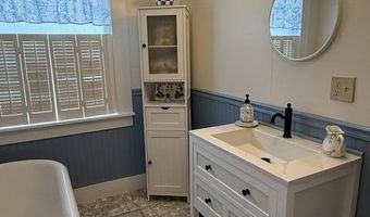 51 Broadway St, Baileyville, ME 04694