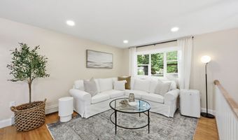 445 Lincoln Dr, Cheshire, CT 06410