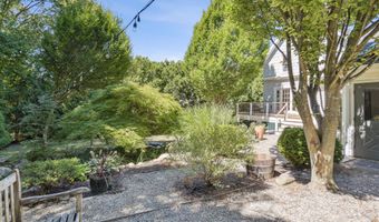 20 School St, Stonington, CT 06355