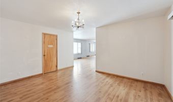 902 Rapids St, Adel, IA 50003