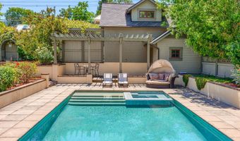 586 B St, Ashland, OR 97520