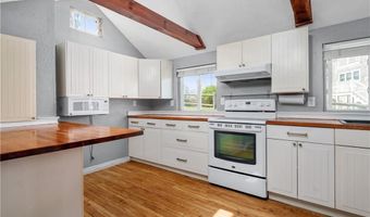 1 Offshore Rd 32, Narragansett, RI 02882