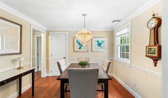 15 Zephyr Ln, Barrington, RI 02806