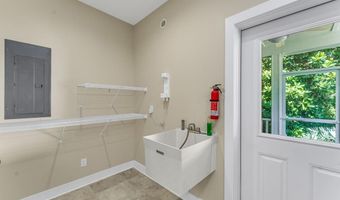 109 Bay Colony Way, Apalachicola, FL 32320