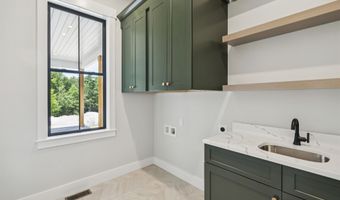 1 Jaytee Dr, Alton, NH 03809