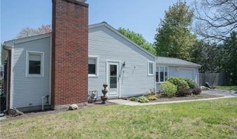 1 Knollwood Dr, Cumberland, RI 02864