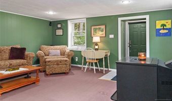 5 Fanwood Ct, West Milford, NJ 07421