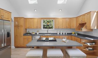 2323 N BURLINGTON St, Arlington, VA 22207