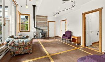 2026 Ashland Mine Rd, Ashland, OR 97520