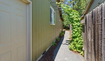 488 SW Forest Grove Dr, Bend, OR 97702