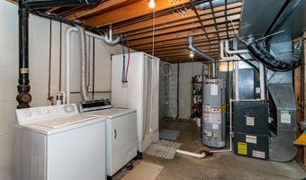 111 Sandburg Ct, Ames, IA 50014