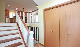 910 S Vista Dr, Algonquin, IL 60102